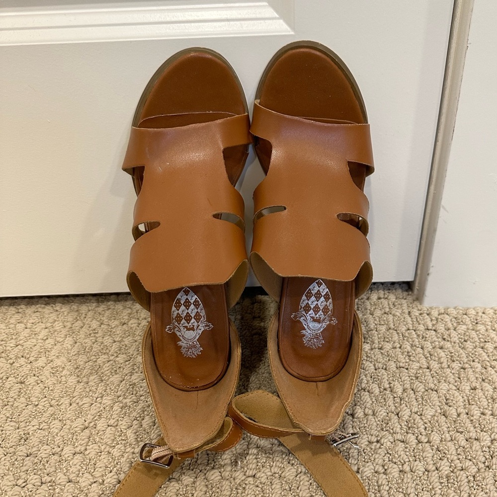 Tan summer sandal